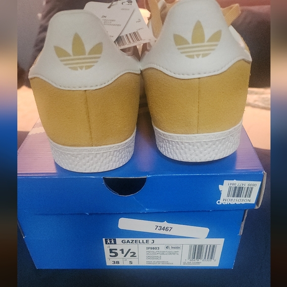 *Black Fridsy Sale* NWT Adidas Gazelle Yellow Mustard BRAND NEW! - Picture 2 of 5